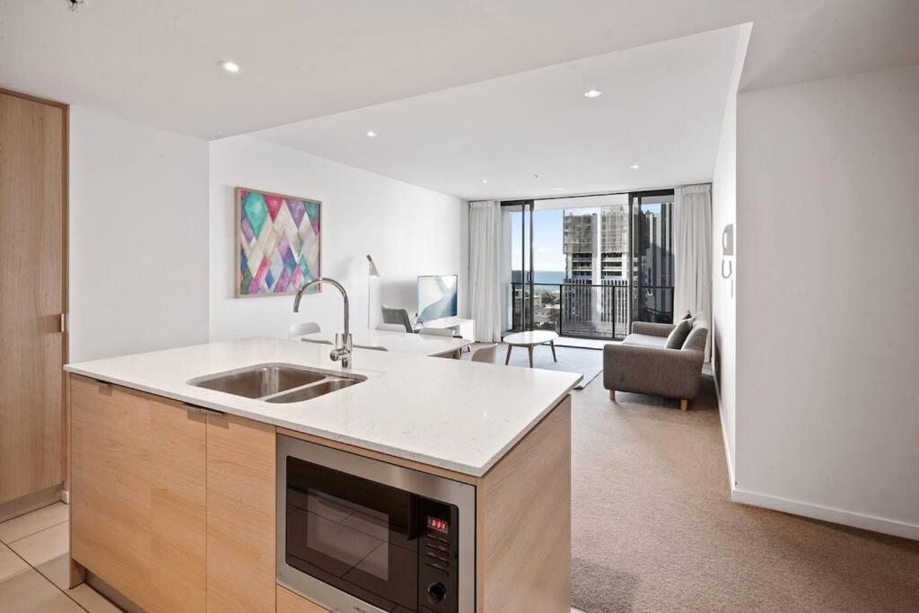 Broadbeach Apartment Level 10 With Beach Views Gold Coast Exterior photo